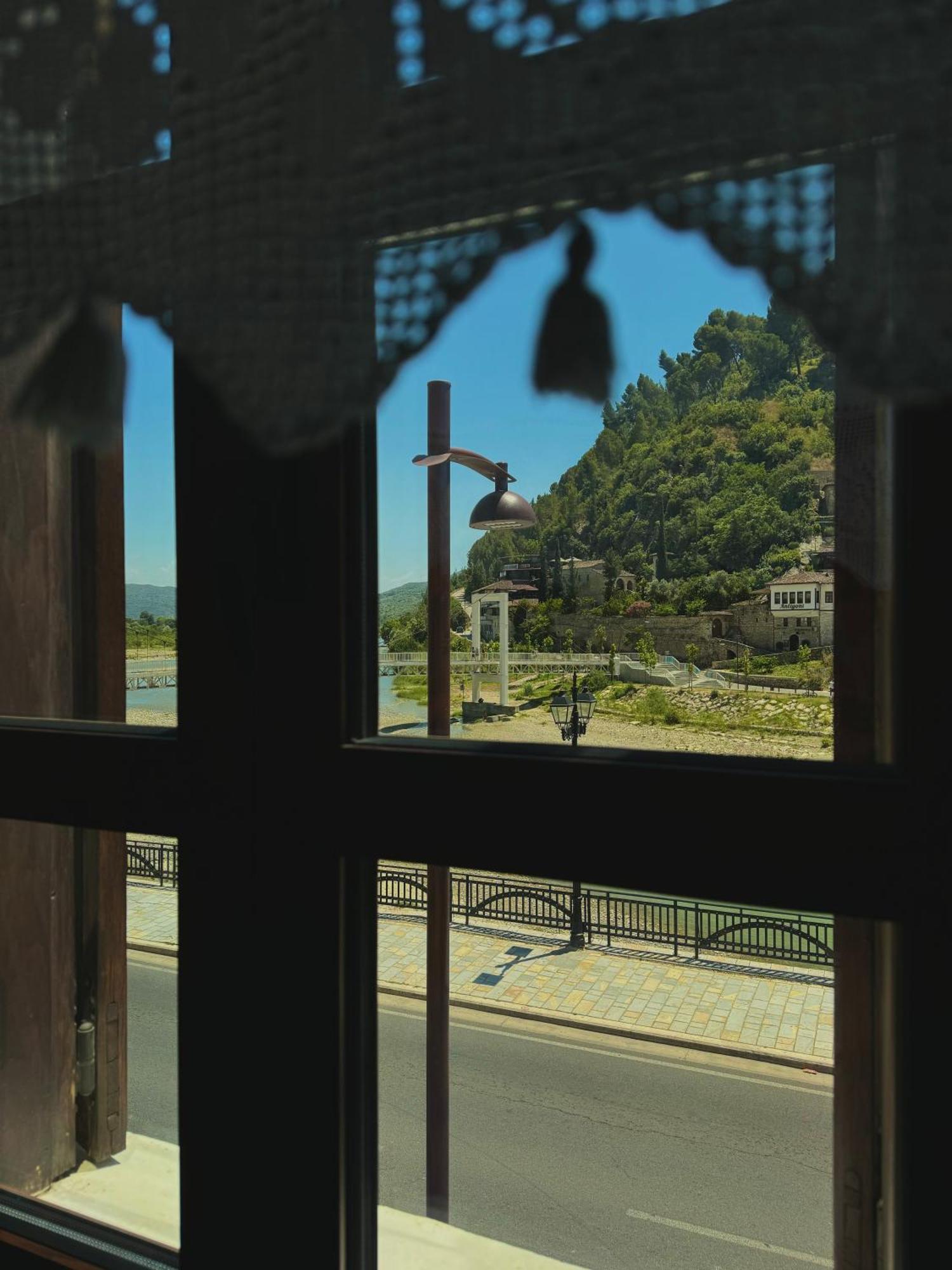 White House Boutique Hotel & Restaurant - Since 1999 培拉特 外观 照片