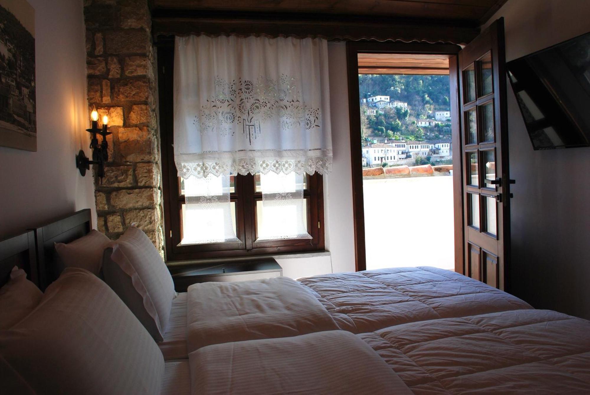 White House Boutique Hotel & Restaurant - Since 1999 培拉特 外观 照片