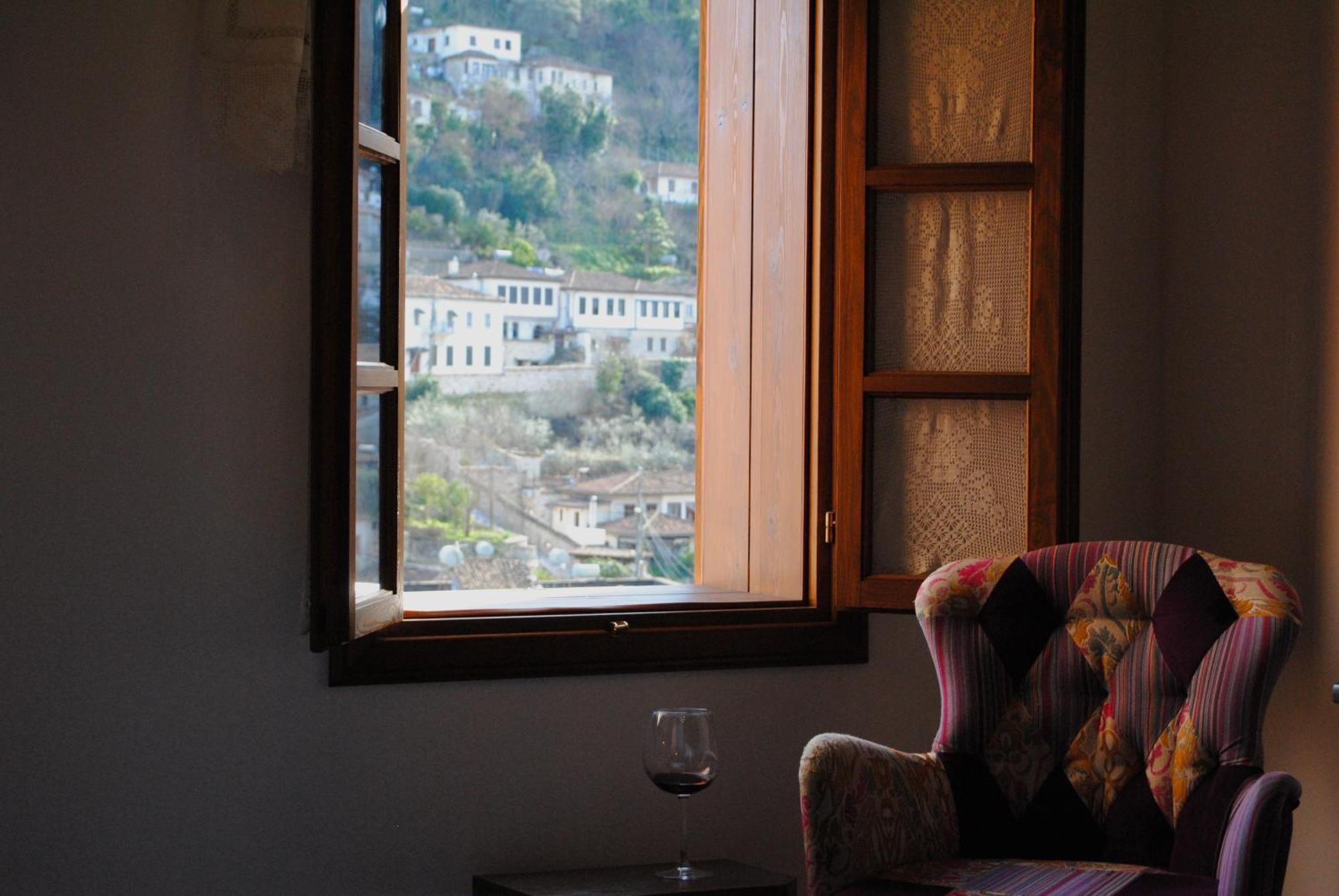 White House Boutique Hotel & Restaurant - Since 1999 培拉特 外观 照片